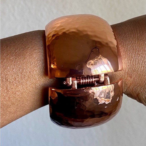 Fitbit Fitness Tracker Bracelet! 🏃♀️ Brand New (Rose Gold) - Picture 4 of 13